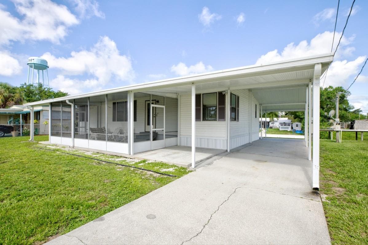 Manufactured Home at 3523 SE 35TH AVE, OKEECHOBEE, photo 2 of 23