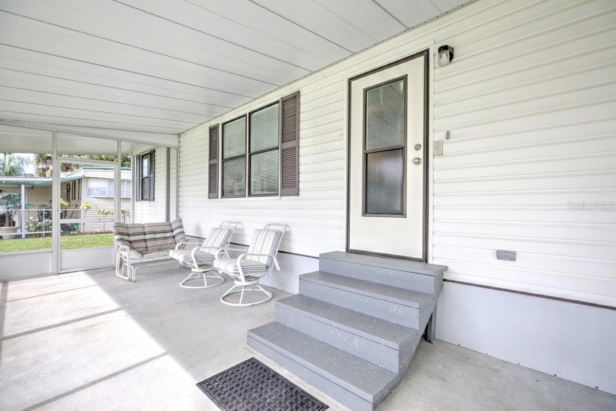 Manufactured Home at 3523 SE 35TH AVE, OKEECHOBEE, photo 5 of 23