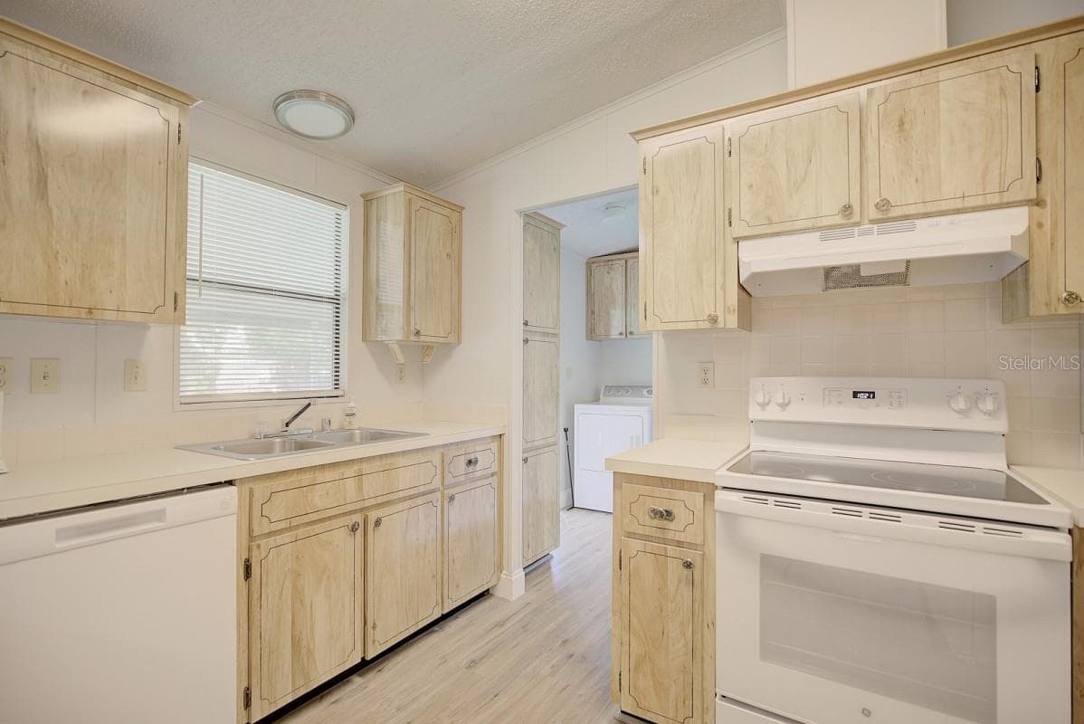 Manufactured Home at 3523 SE 35TH AVE, OKEECHOBEE, photo 12 of 23