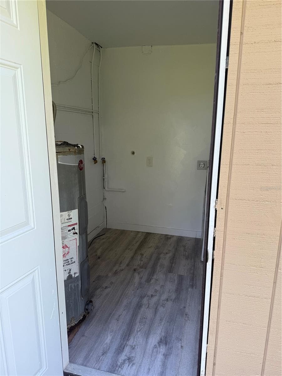 Single Family Residence at 305 ANN ST, EDGEWATER, photo 5 of 62