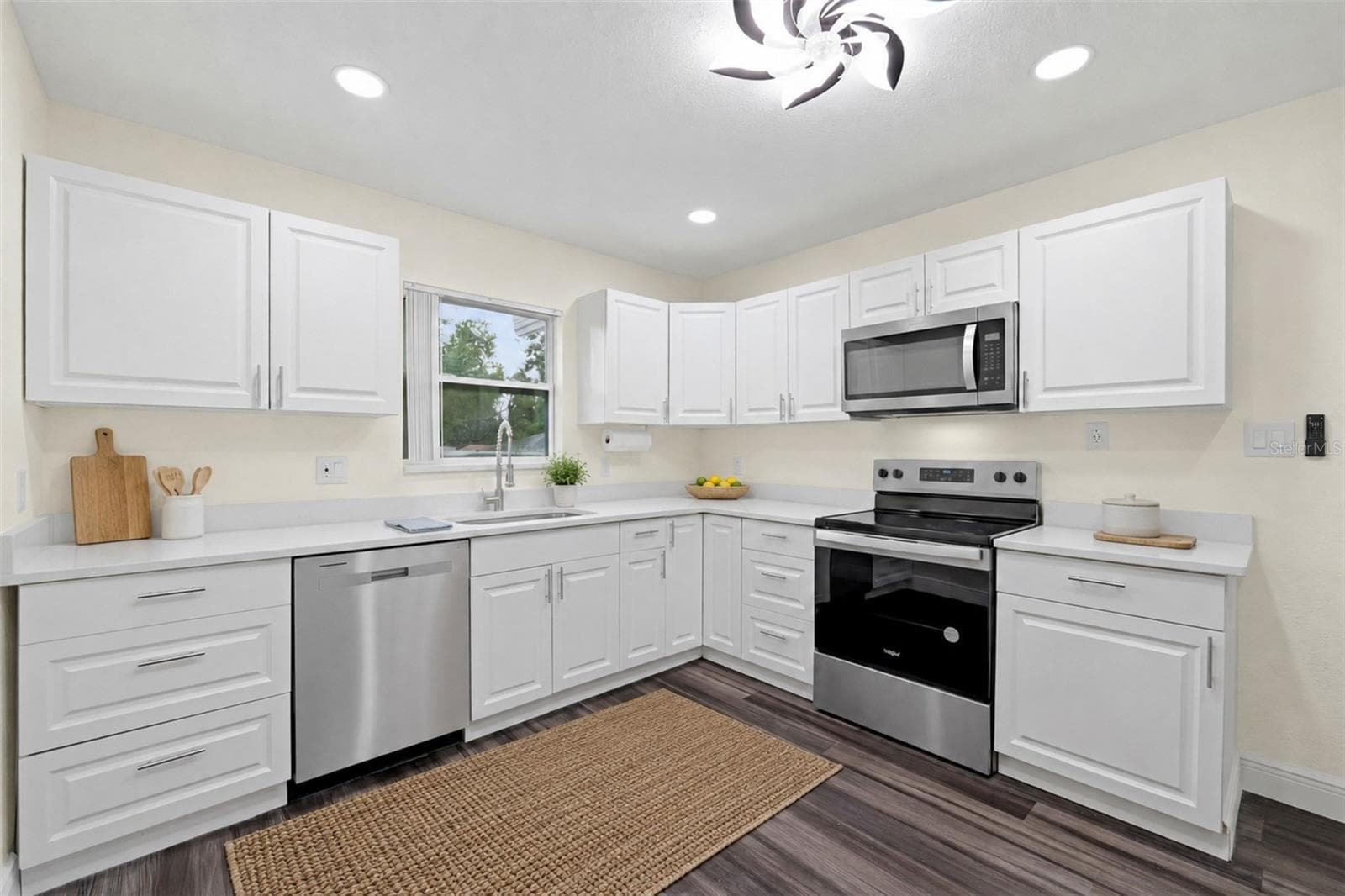 Single Family Residence at 9402 N 12TH ST, TAMPA, photo 2 of 21