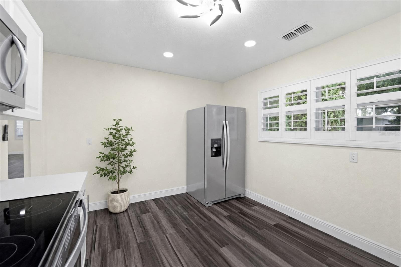 Single Family Residence at 9402 N 12TH ST, TAMPA, photo 3 of 21