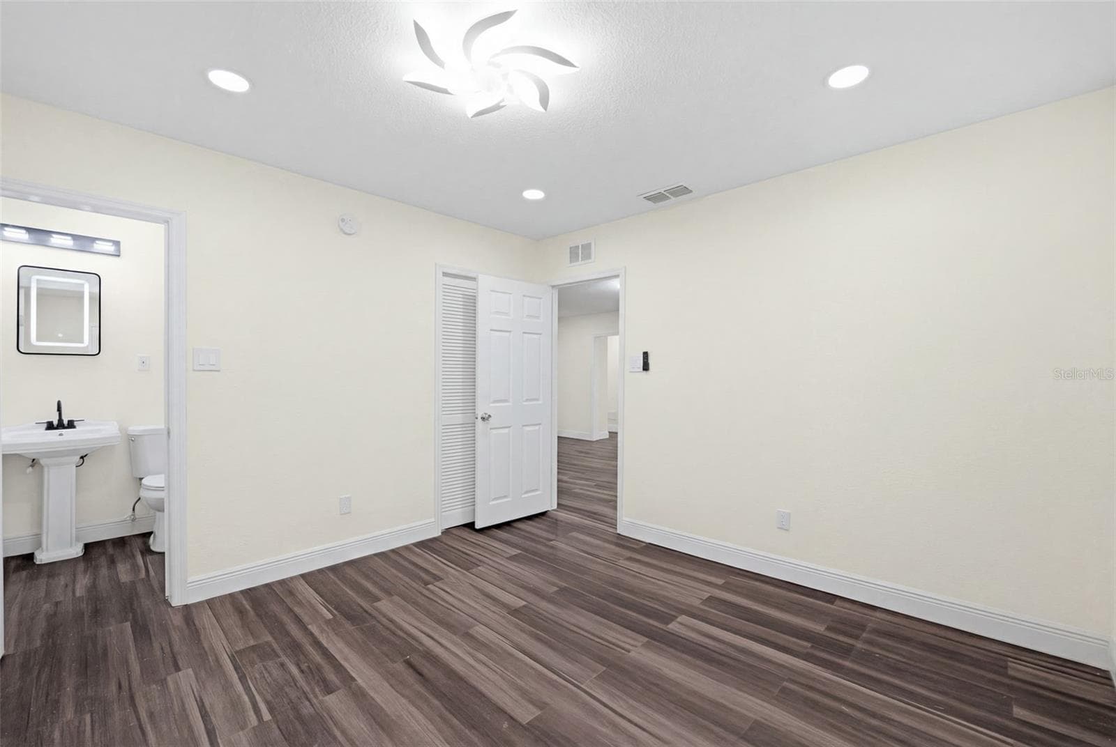 Single Family Residence at 9402 N 12TH ST, TAMPA, photo 5 of 21