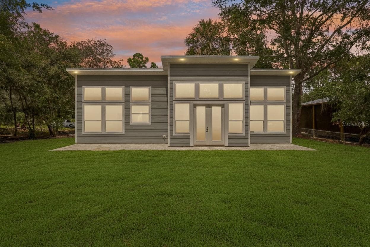 225 GARDENIA AVE