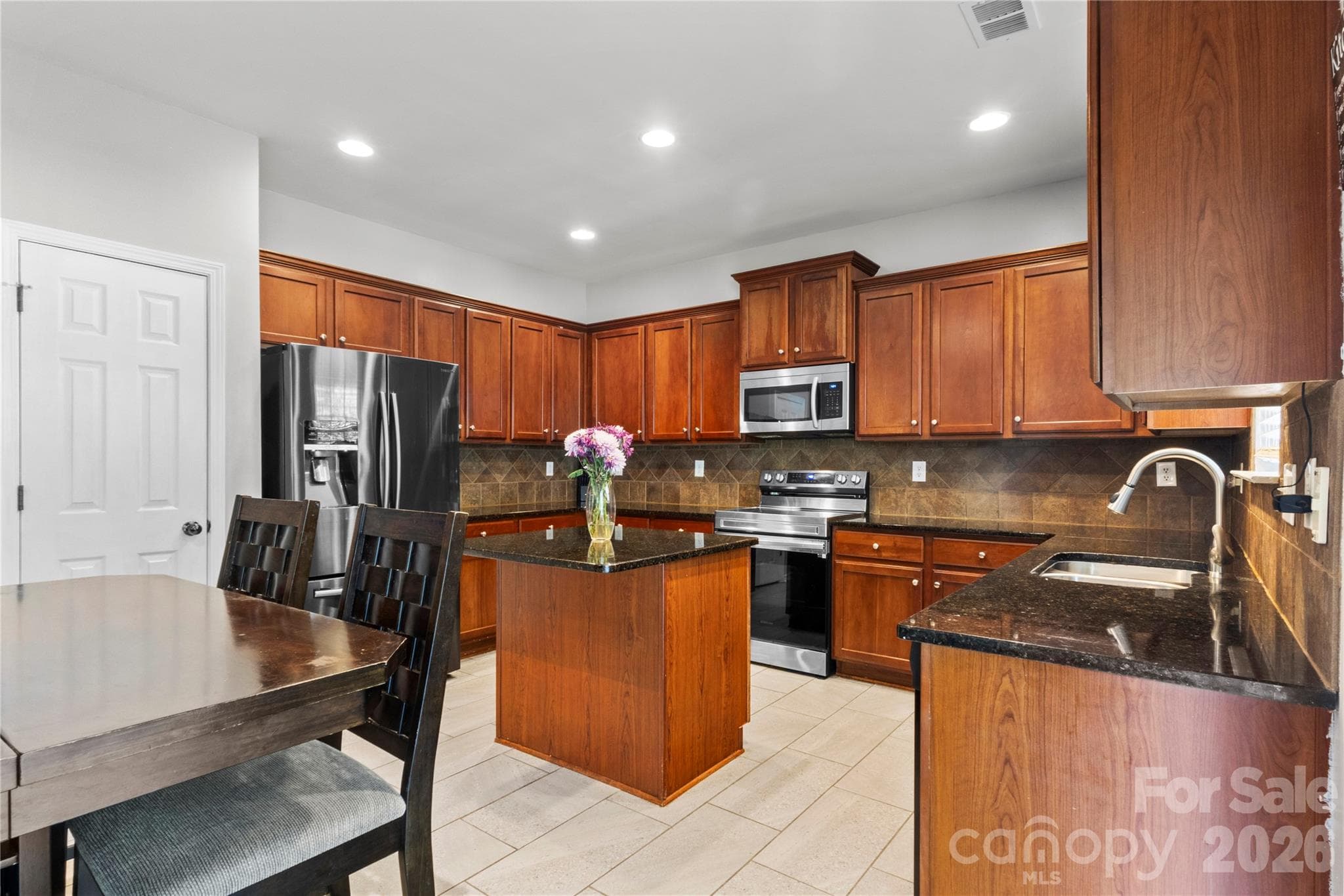 Single Family Residence at 6600 Hermsley Road, Charlotte, photo 10 of 39
