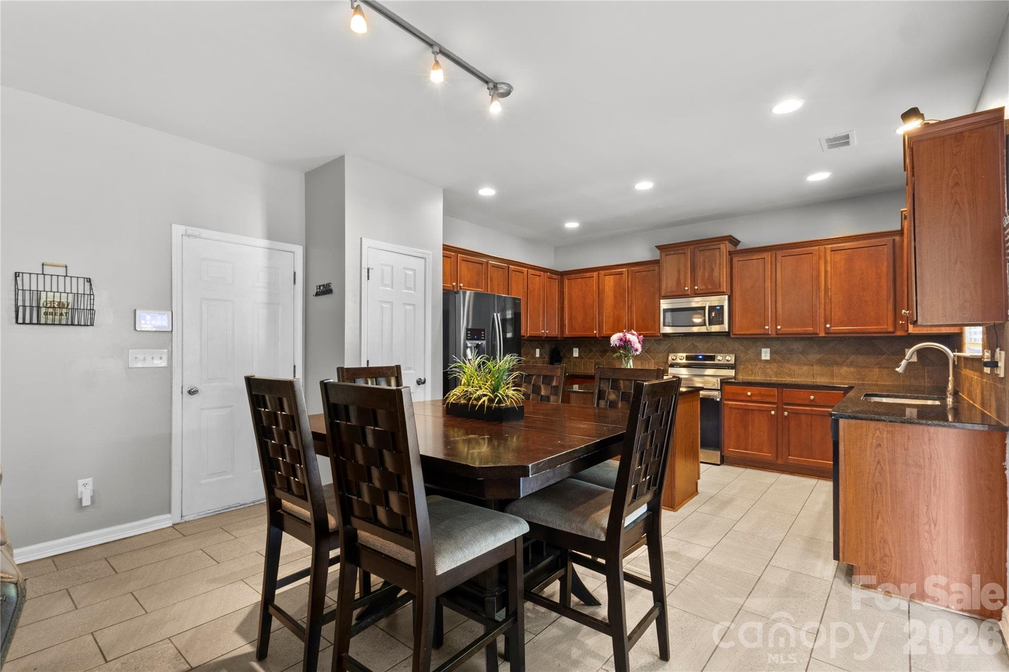 Single Family Residence at 6600 Hermsley Road, Charlotte, photo 11 of 39