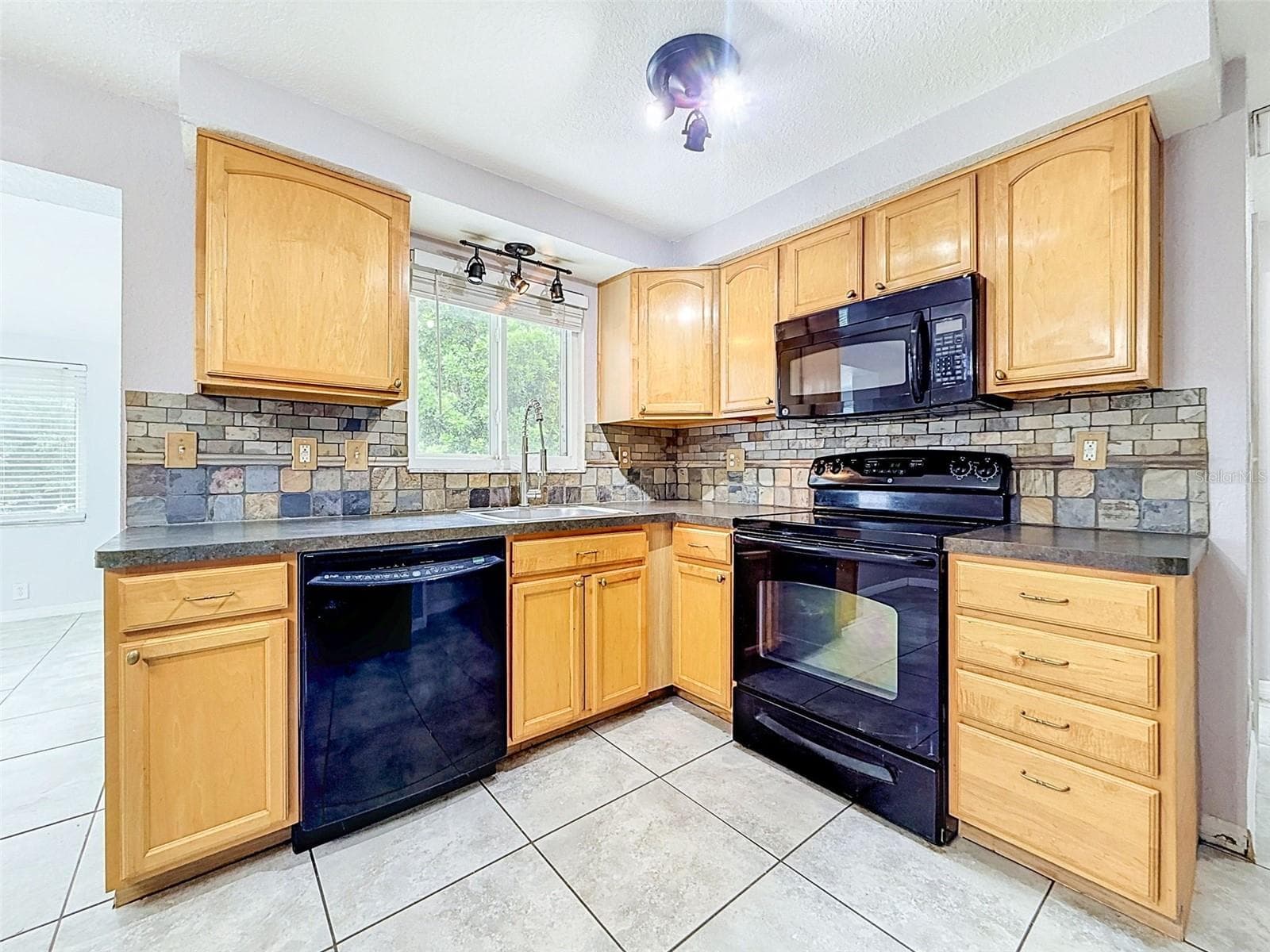 Single Family Residence at 4925 BEACON HILL DR, NEW PORT RICHEY, photo 7 of 50