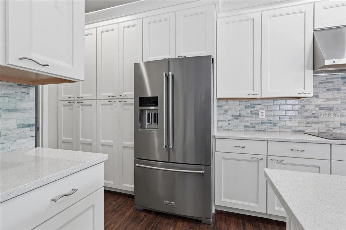 Plenty of cabinet and pantry space - 17024 WINNERS CIR, ODESSA