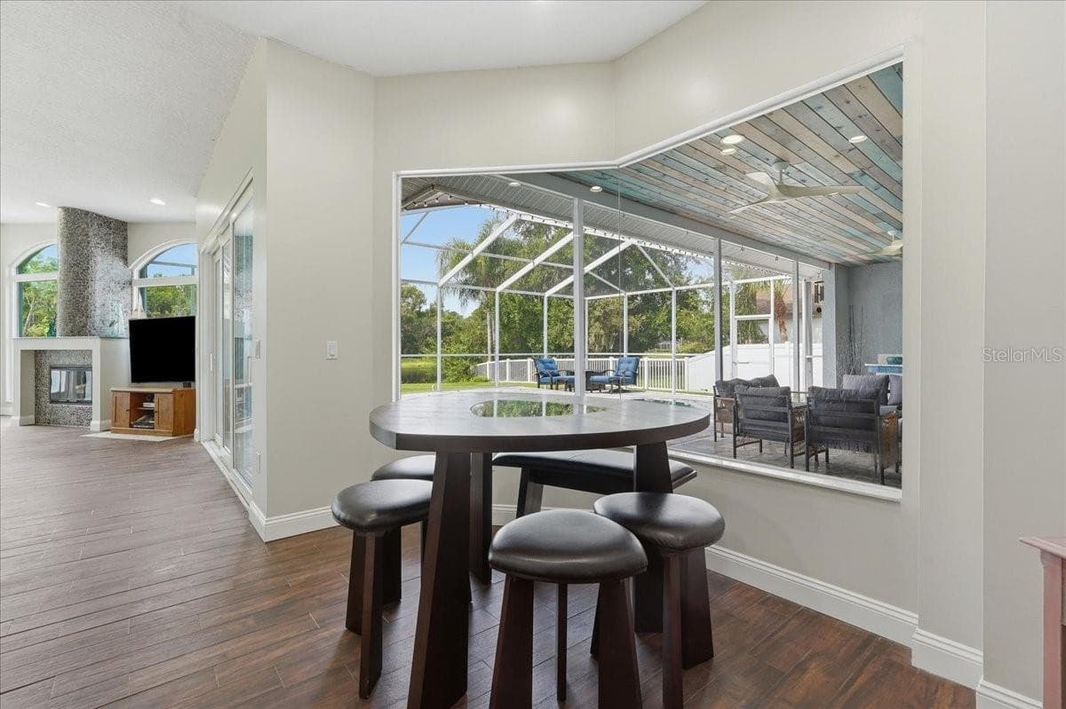 Kitchen dining area, great for breakfast, lunch or a relaxing morning coffee - 17024 WINNERS CIR, ODESSA