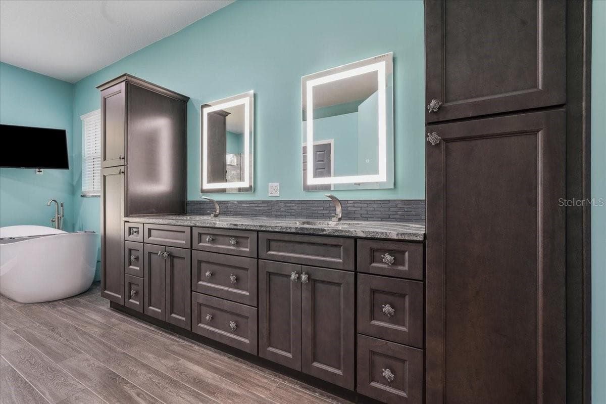 Double vanity with LED adjustable lighting mirrors - 17024 WINNERS CIR, ODESSA