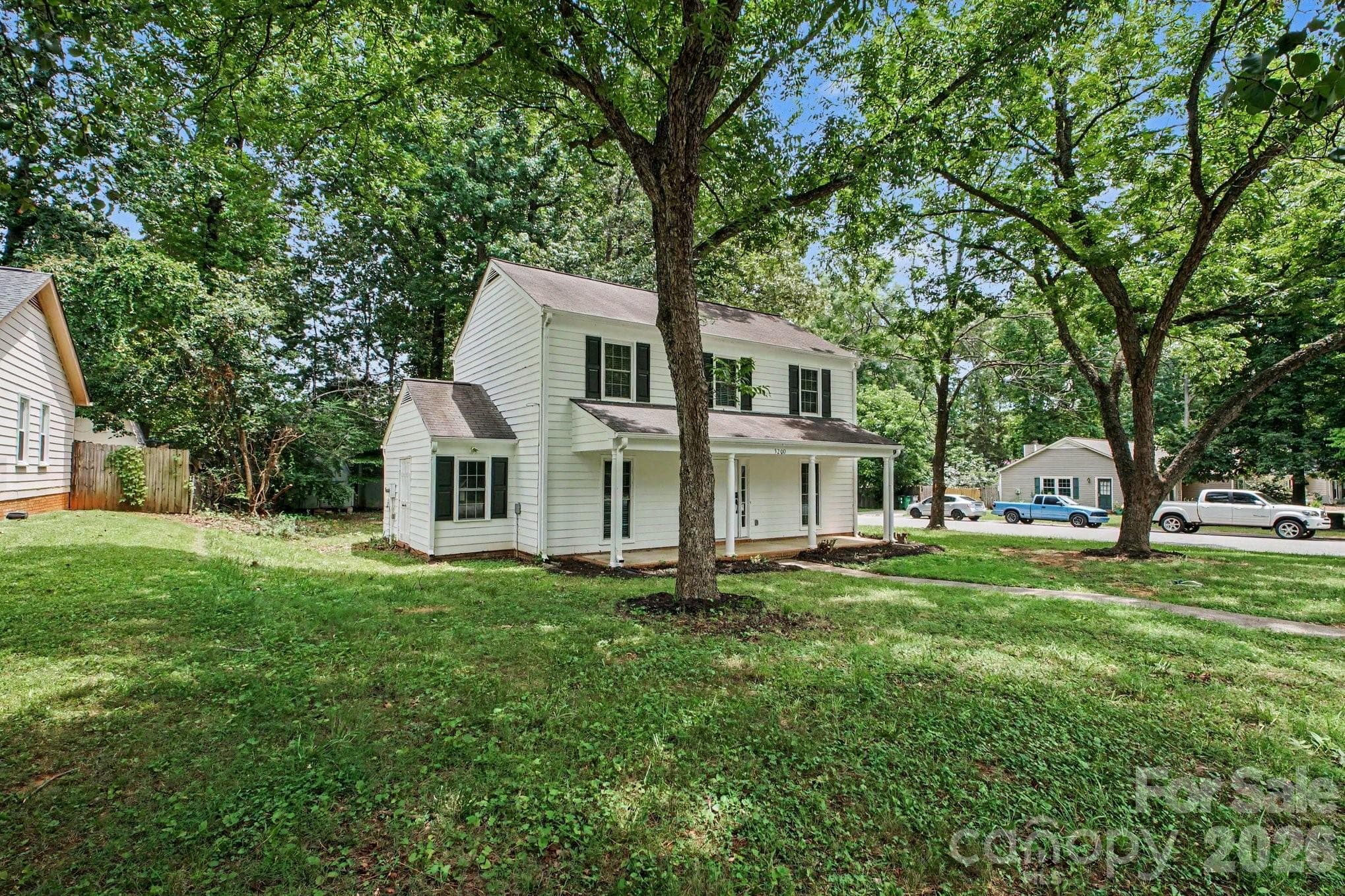 Single Family Residence at 5200 Birchbark Lane, Charlotte, photo 2 of 26