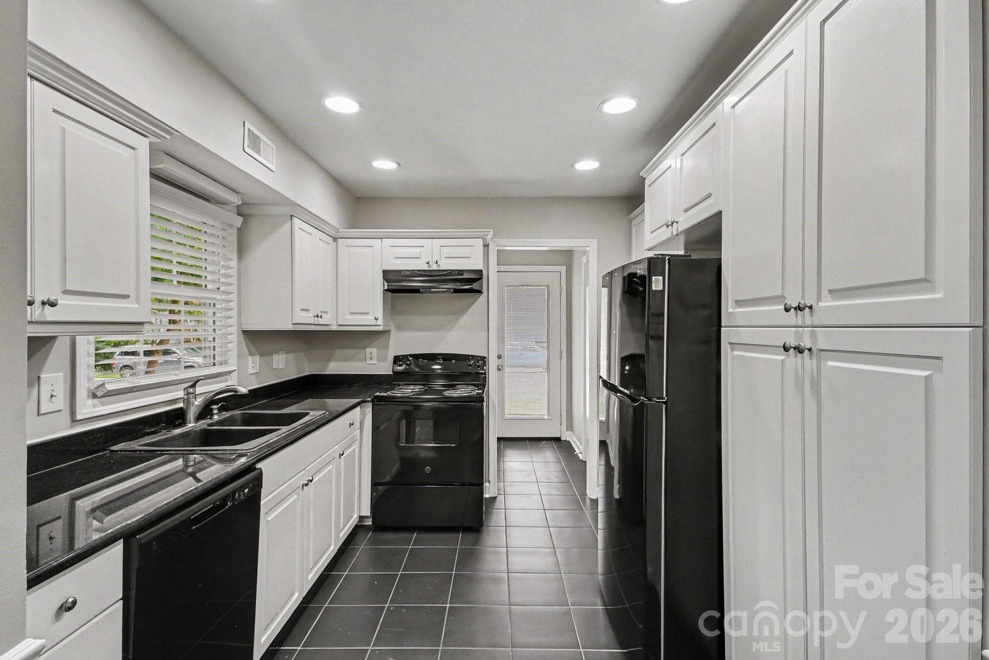 Single Family Residence at 5200 Birchbark Lane, Charlotte, photo 10 of 26