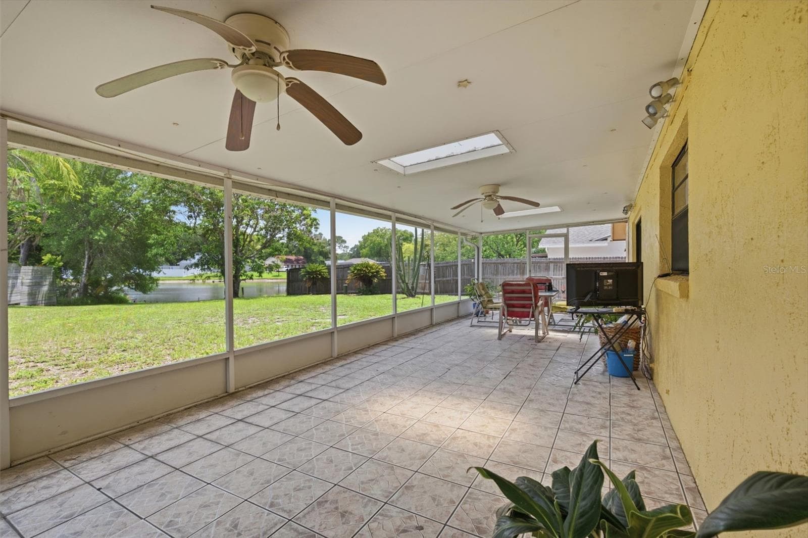 Single Family Residence at 15806 PENNINGTON RD, TAMPA, photo 3 of 48