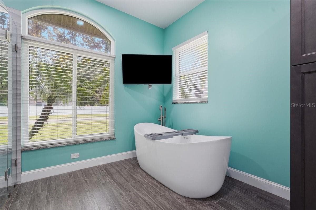 Jetted Soaking Tub - 17024 WINNERS CIR, ODESSA