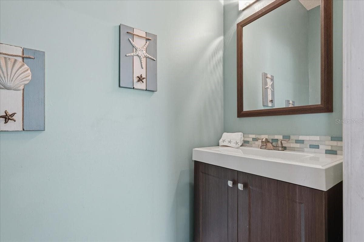 Sliding recessed doors - 17024 WINNERS CIR, ODESSA