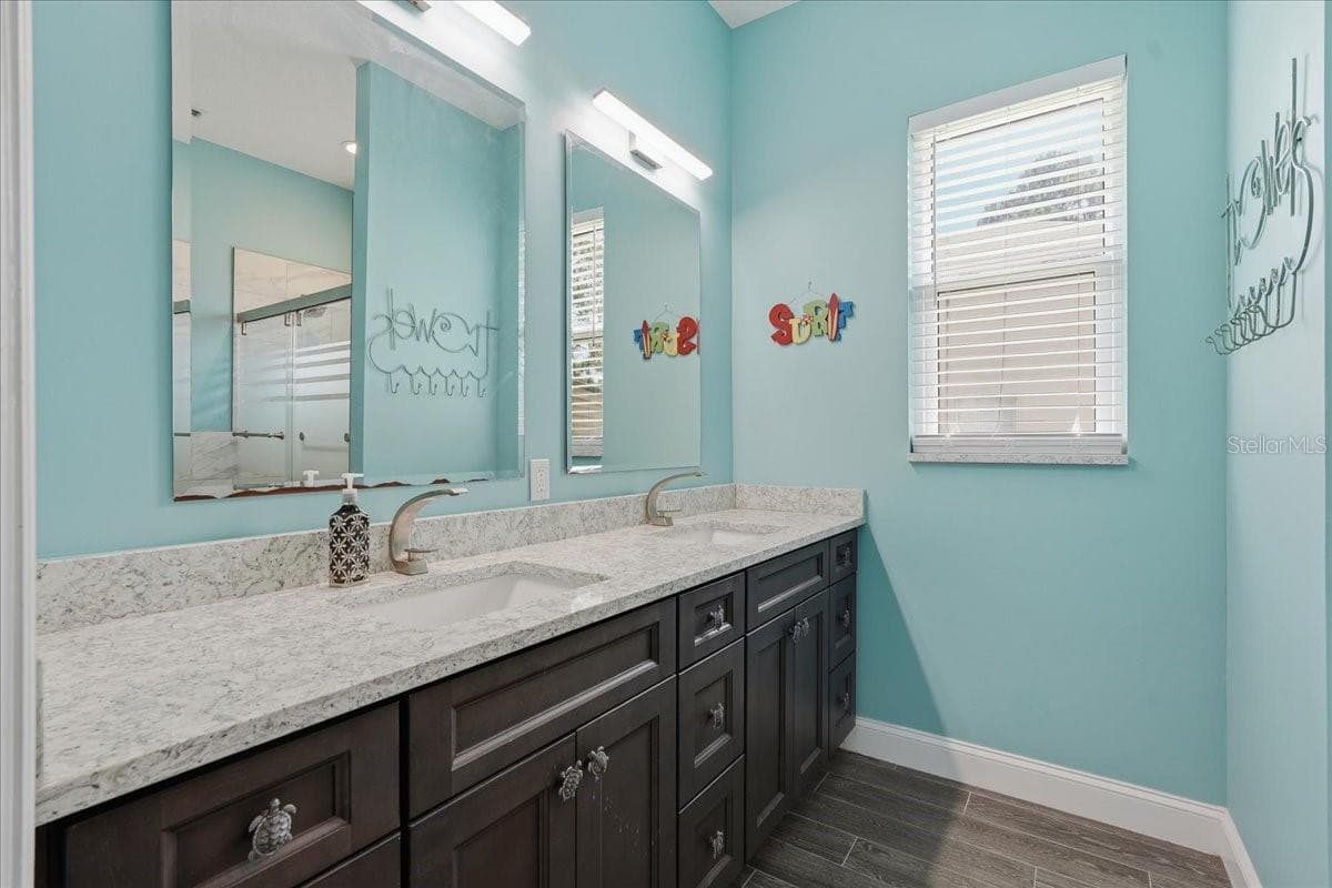 Updated double vanity - 17024 WINNERS CIR, ODESSA