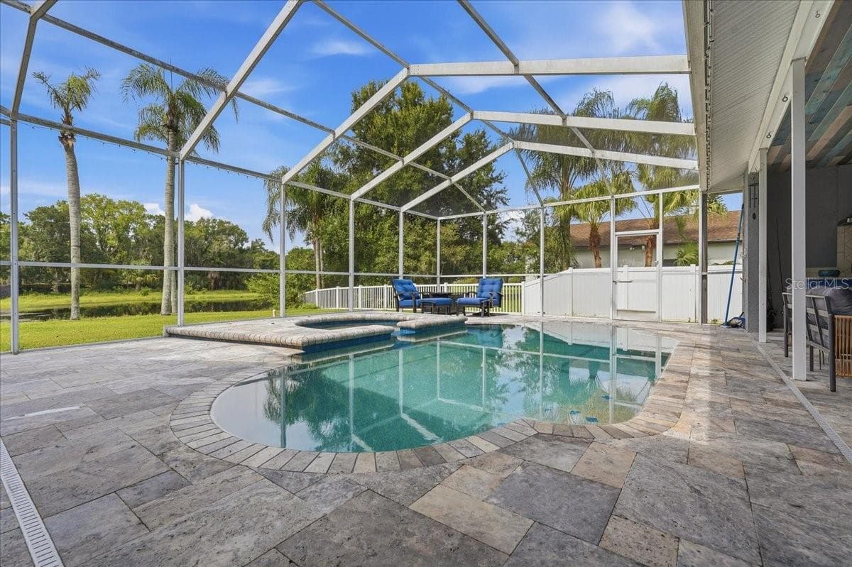Travertine deck, spa and a new variable speed pool pump - 17024 WINNERS CIR, ODESSA