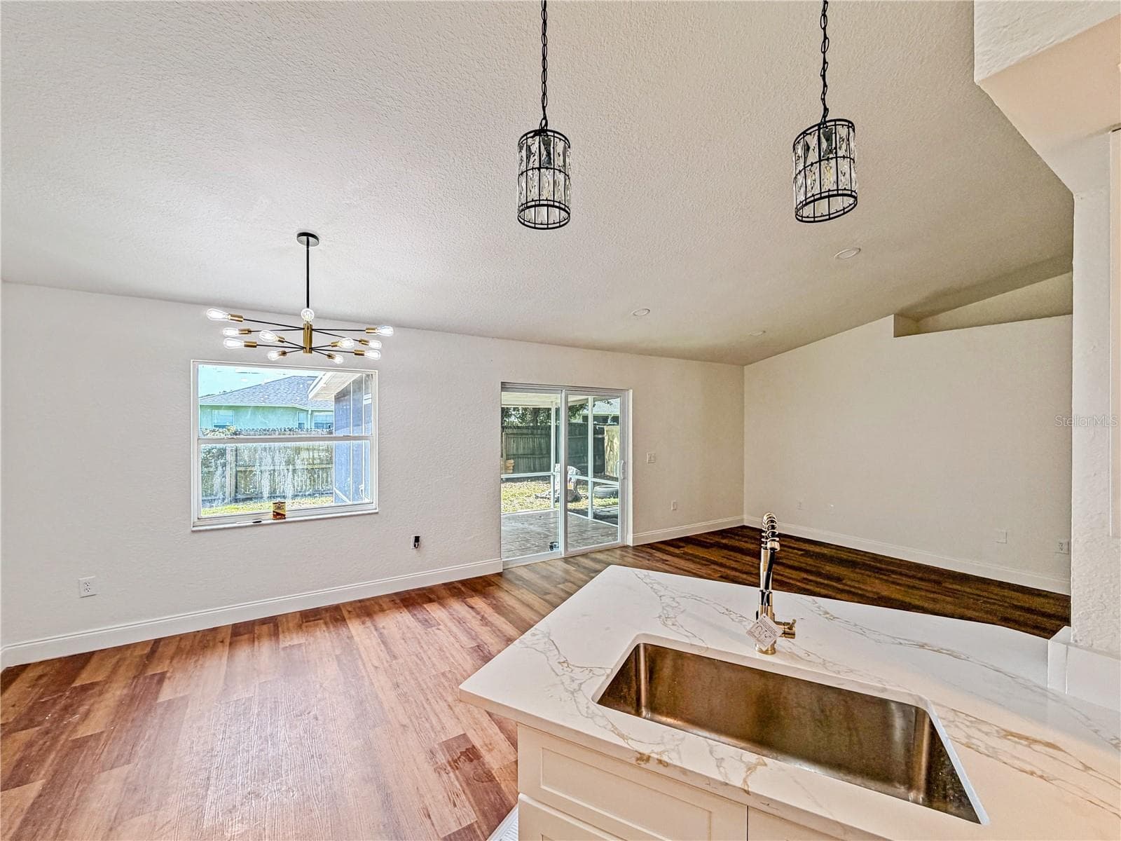 Single Family Residence at 2617 SUNDANCE CIR, MULBERRY, photo 8 of 31