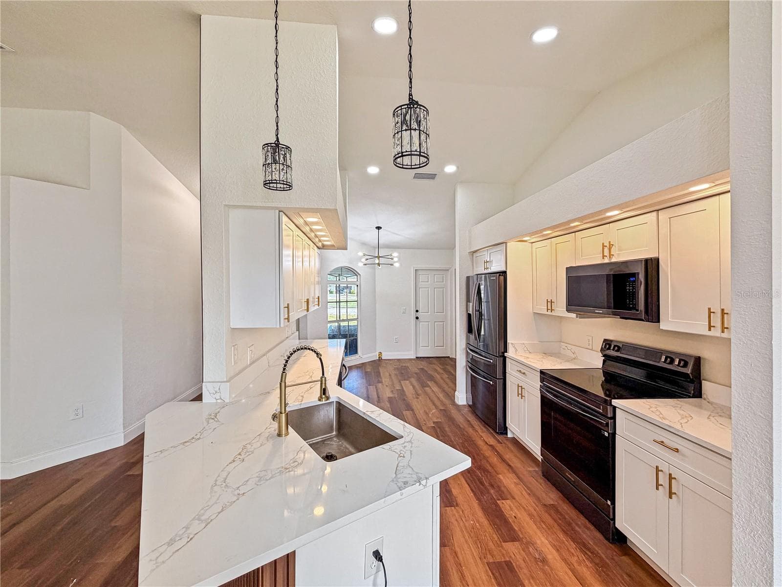 Single Family Residence at 2617 SUNDANCE CIR, MULBERRY, photo 9 of 31