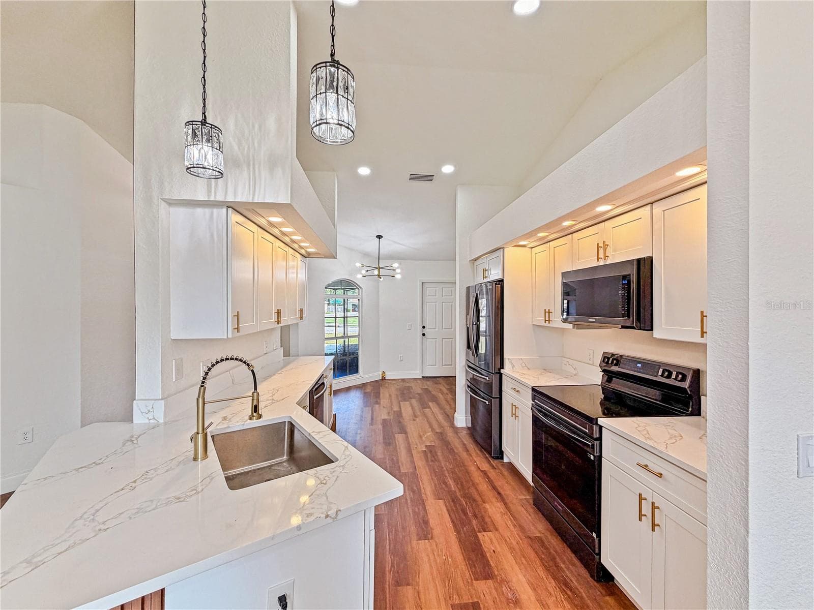 Single Family Residence at 2617 SUNDANCE CIR, MULBERRY, photo 13 of 31