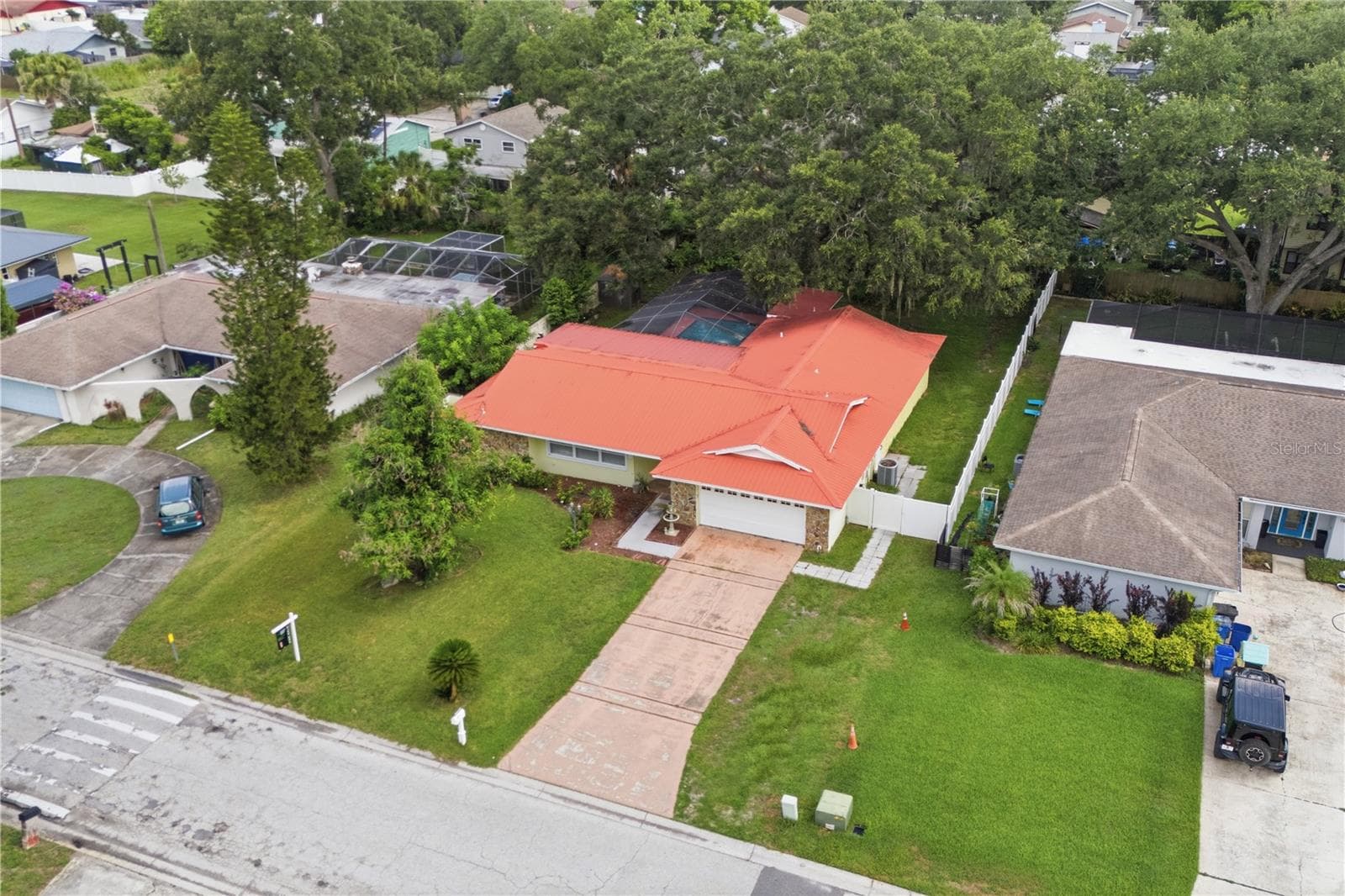 Single Family Residence at 1514 BURNING TREE LN, BRANDON, photo 2 of 37