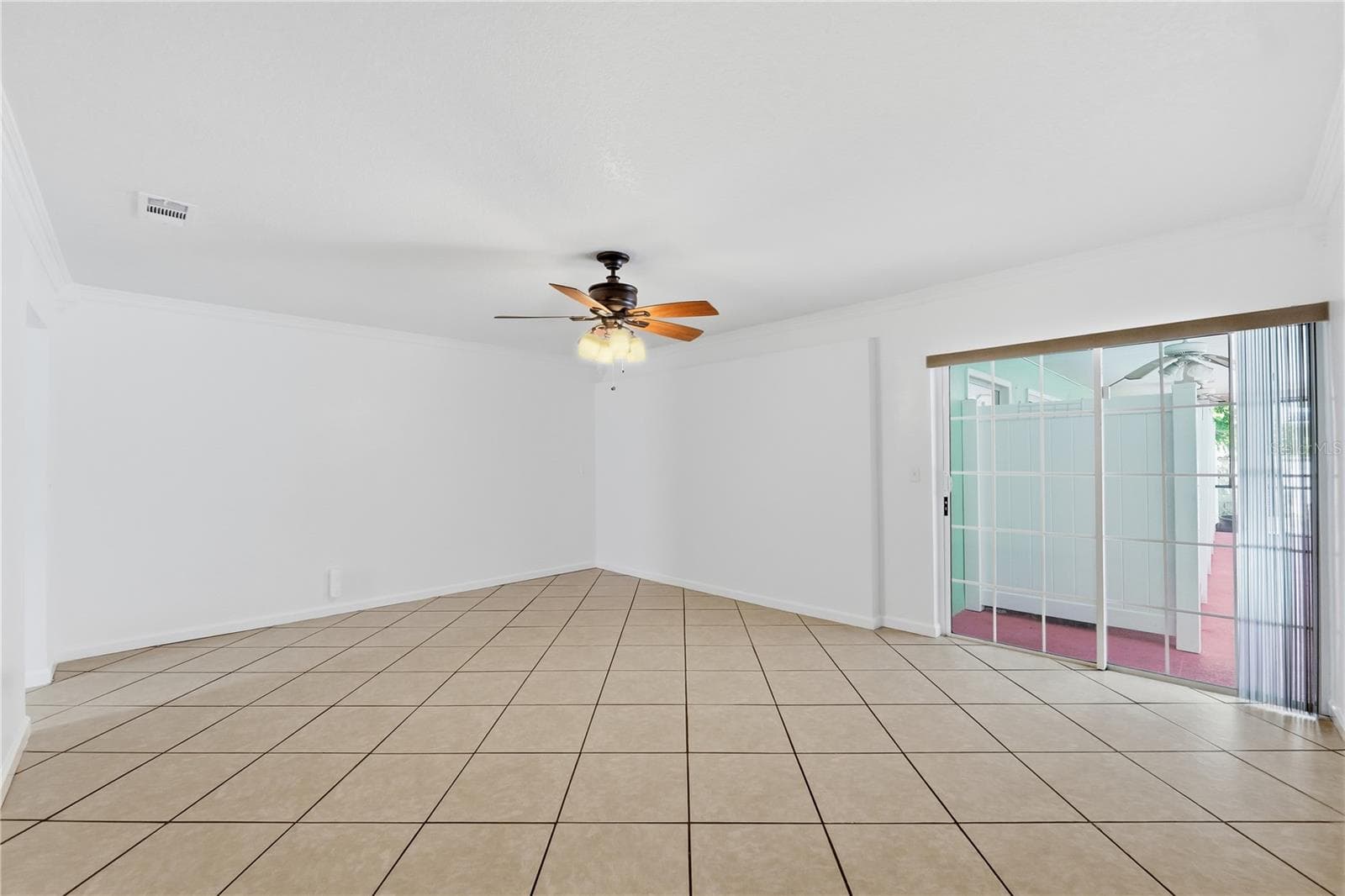 Single Family Residence at 1514 BURNING TREE LN, BRANDON, photo 13 of 37