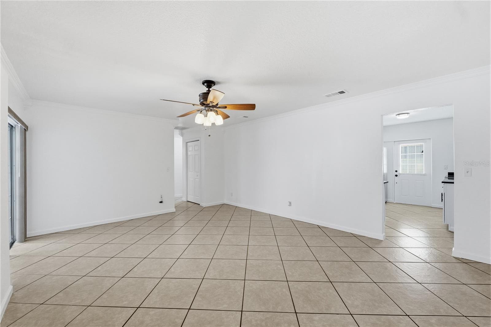 Single Family Residence at 1514 BURNING TREE LN, BRANDON, photo 14 of 37