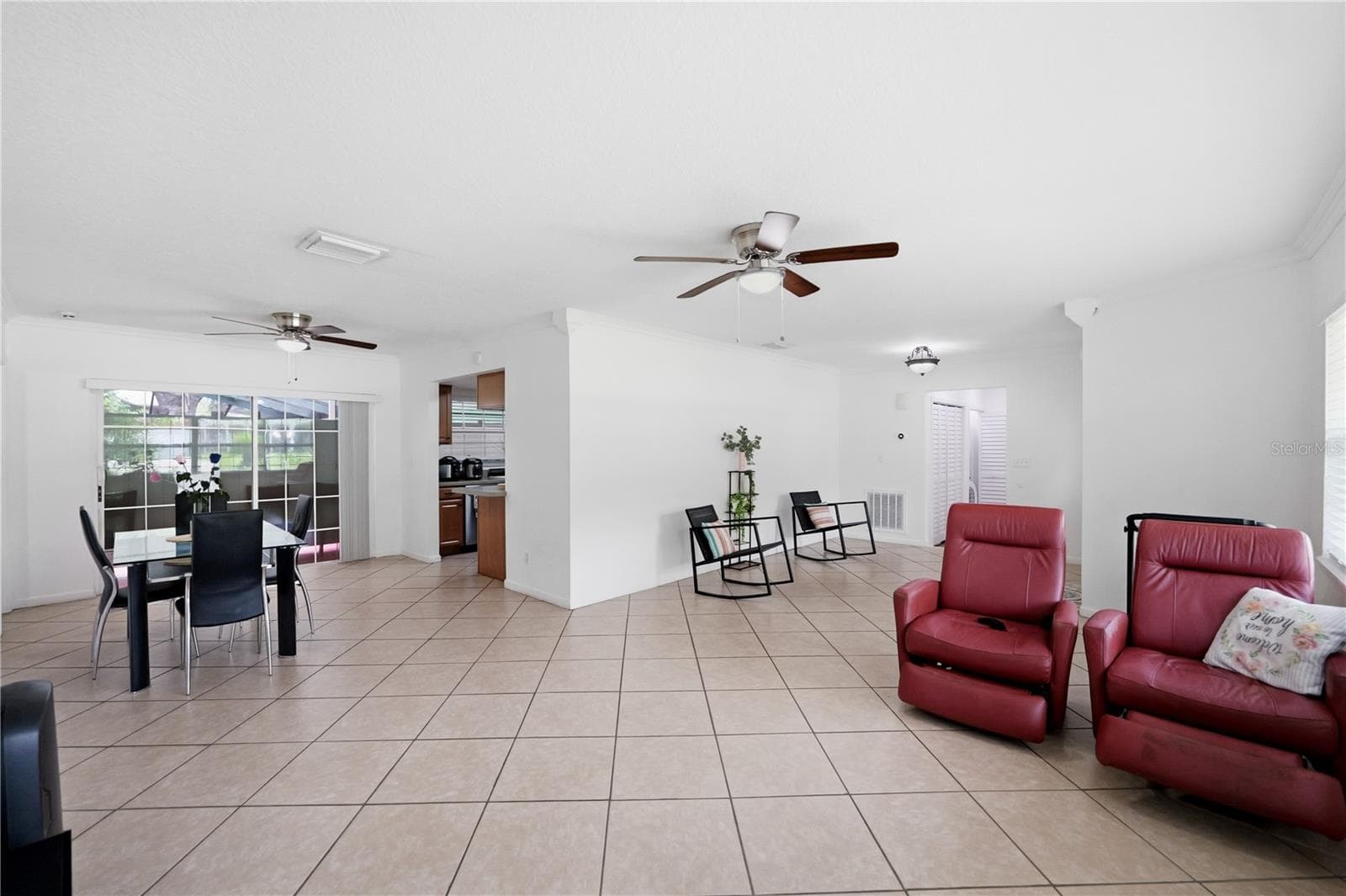 Single Family Residence at 1514 BURNING TREE LN, BRANDON, photo 18 of 37