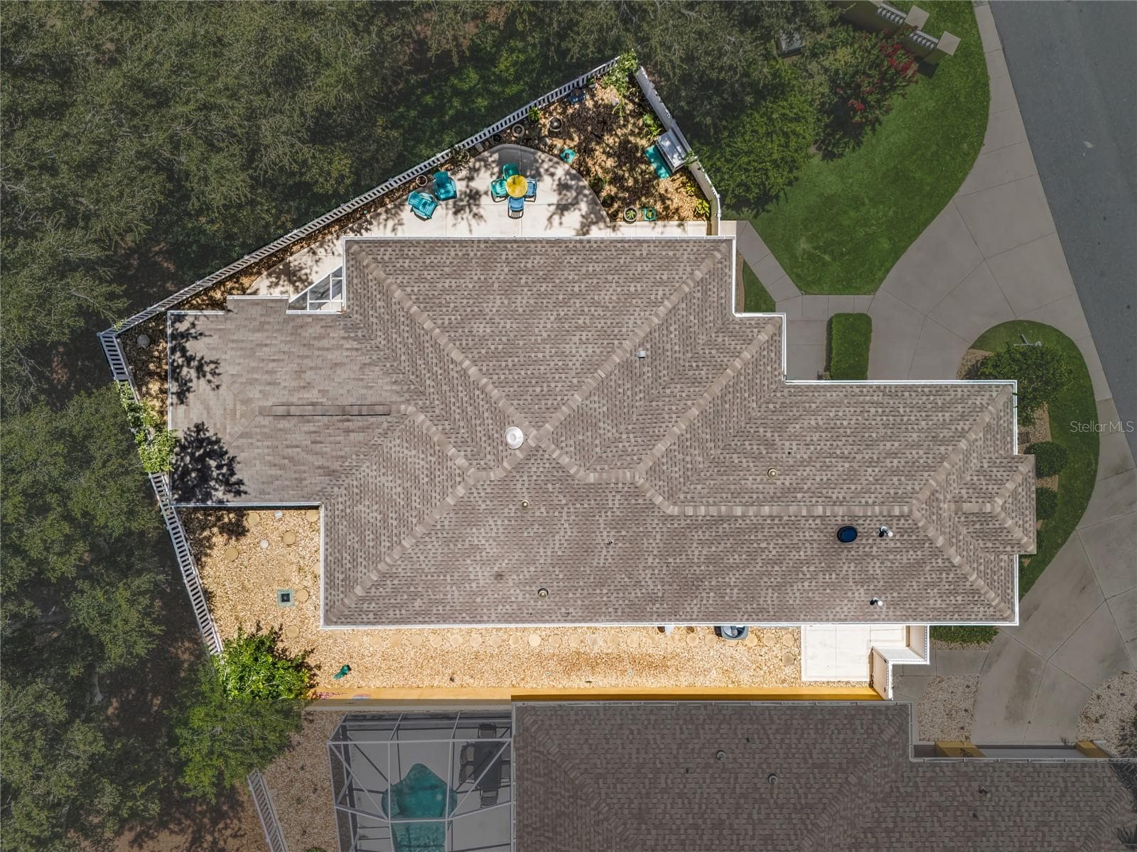 PRIVATE YARD - WRAPS AROUND ENTIRE VILLA (...A RARE FIND!...) - 3101 ARCHER AVE, THE VILLAGES