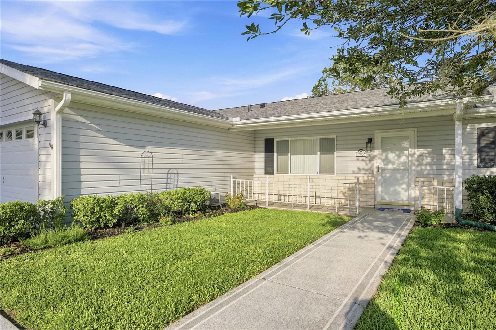 Front Entry - 17832 SE 96TH AVE, SUMMERFIELD