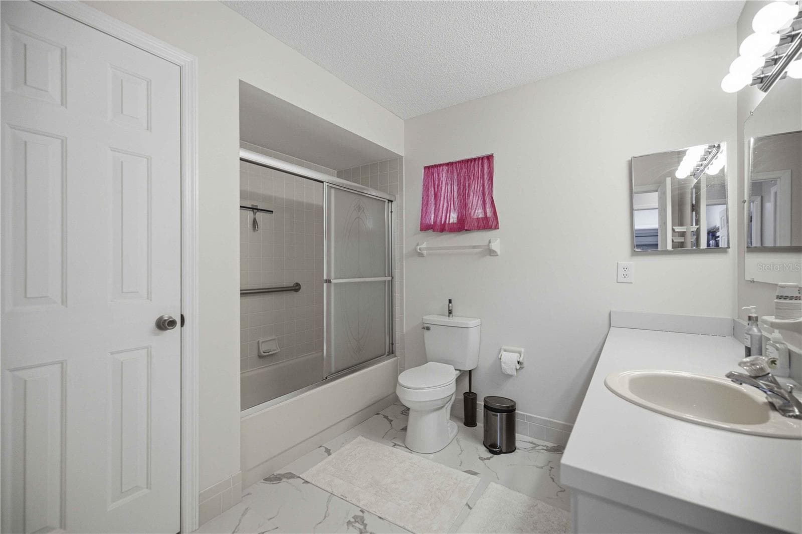 Guest Bath 1 - 17832 SE 96TH AVE, SUMMERFIELD