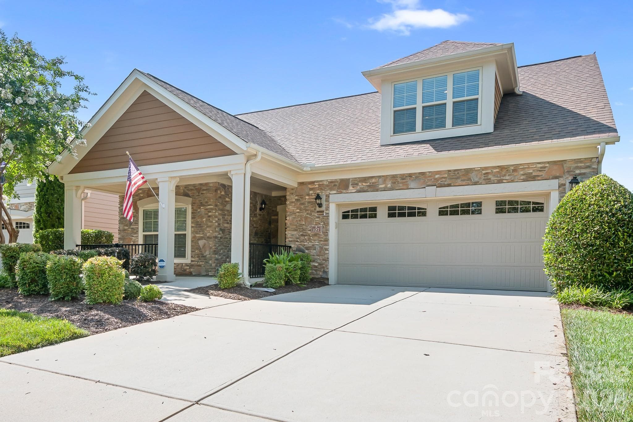 Lovely Home in The Courtyards at Brawley Point! - 127 Brawley Point Circle, Mooresville