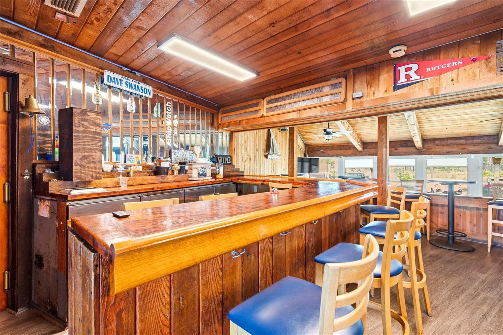 Community Pub - 14800 WALSINGHAM RD #702, LARGO