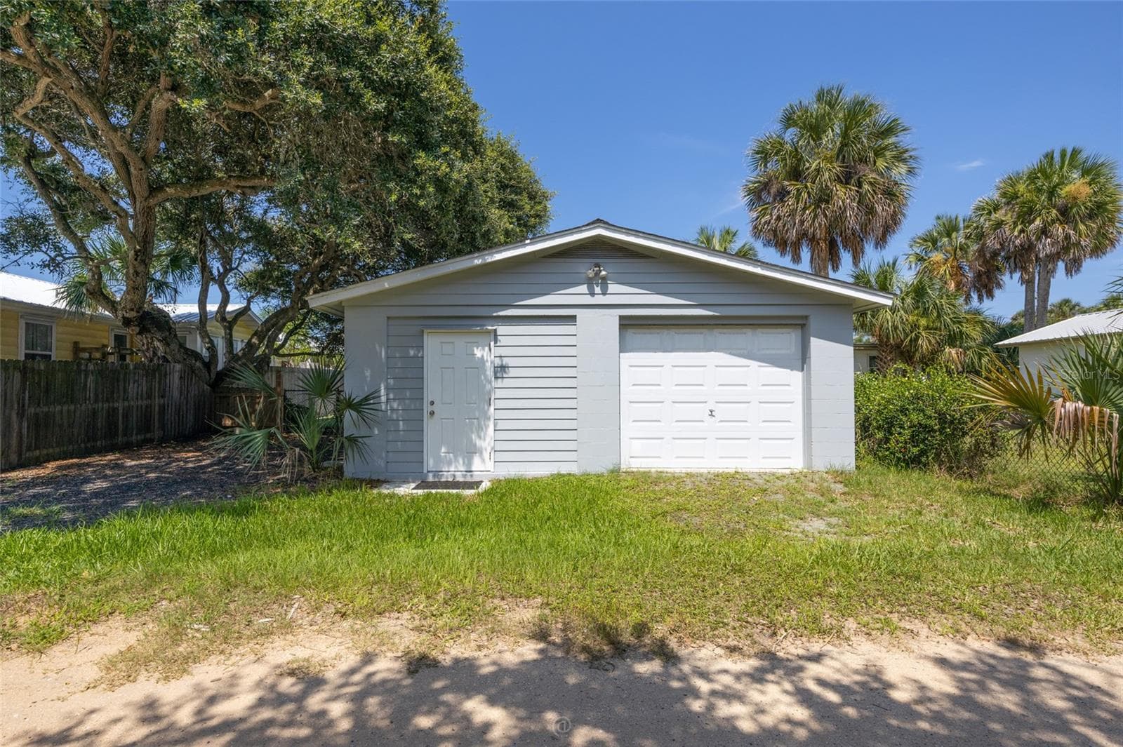 Front view of apartment/in-law suite - 904 S DAYTONA AVE, FLAGLER BEACH
