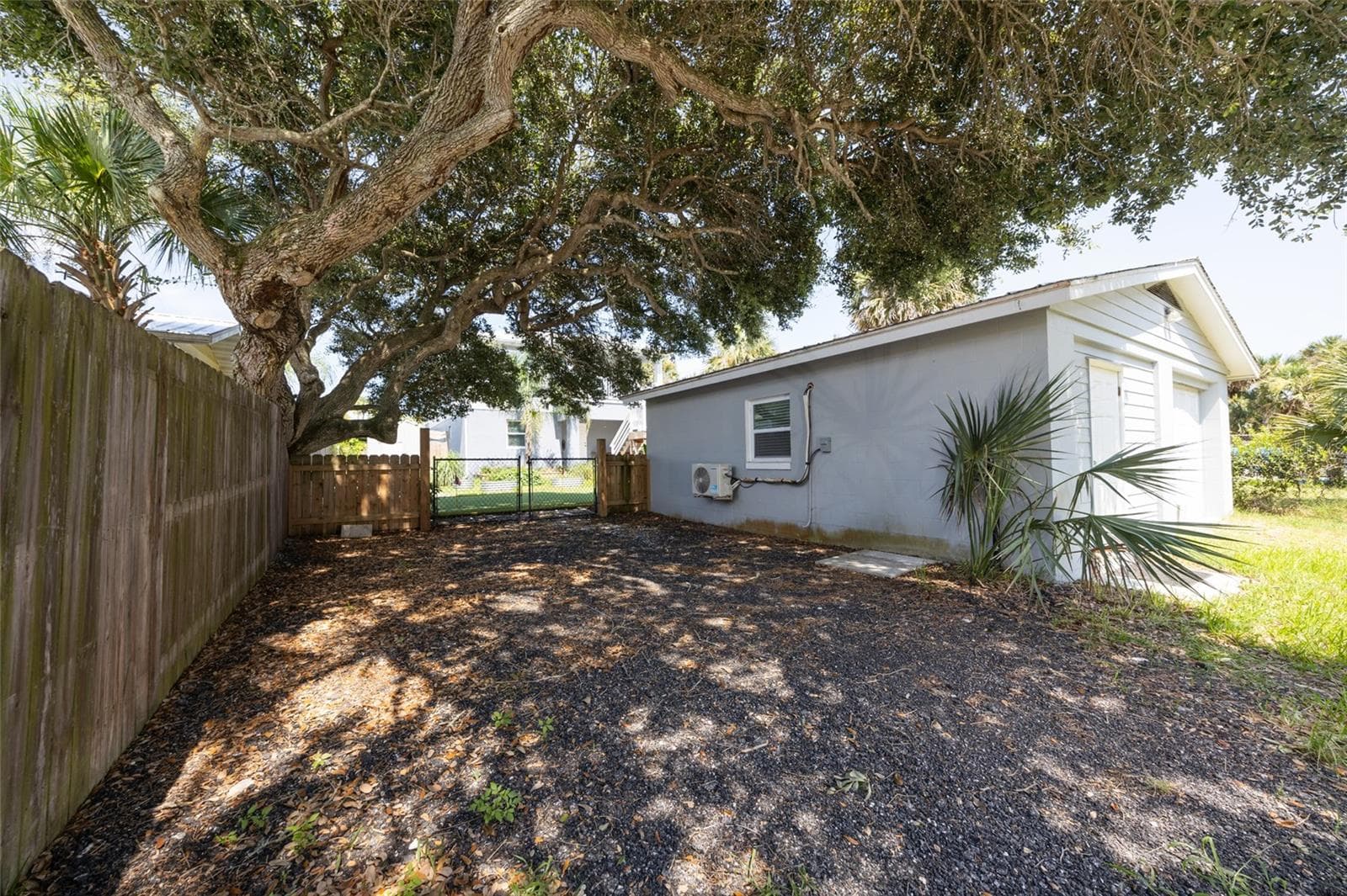 Parking for apartment/in-law suite - 904 S DAYTONA AVE, FLAGLER BEACH