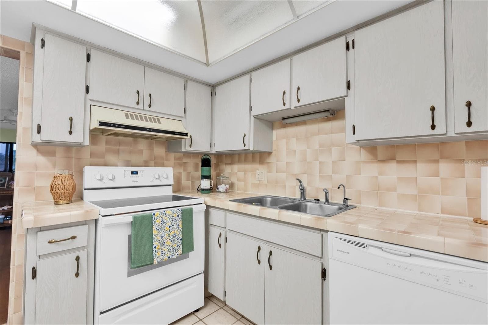 Condominium at 19029 US HIGHWAY 19 N #26-208, CLEARWATER, photo 16 of 36