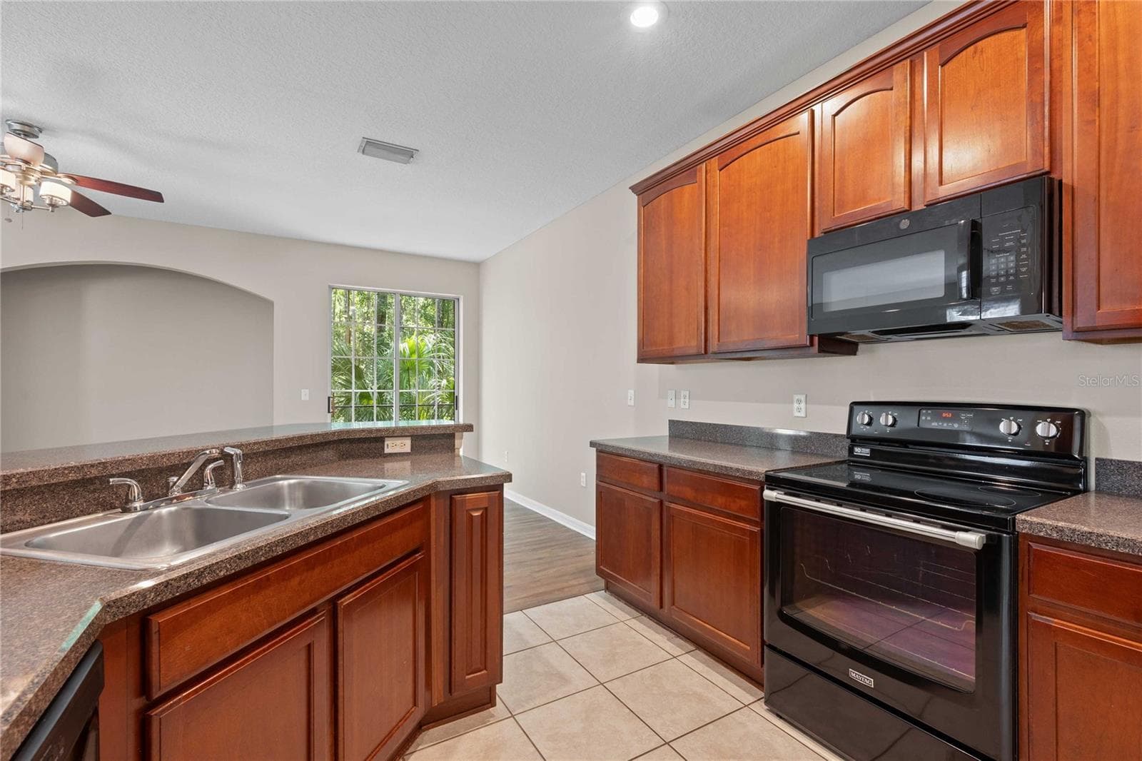 Townhouse at 27627 PLEASURE RIDE LOOP, WESLEY CHAPEL, photo 12 of 33