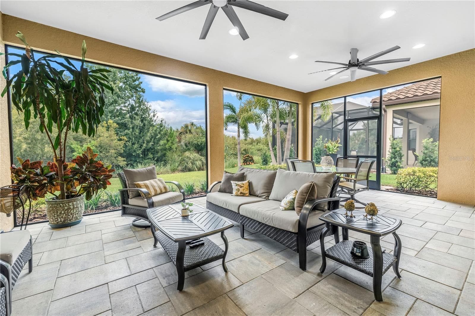 HUGE Covered Lanai - 9912 BATCHELDER TER, PALMETTO