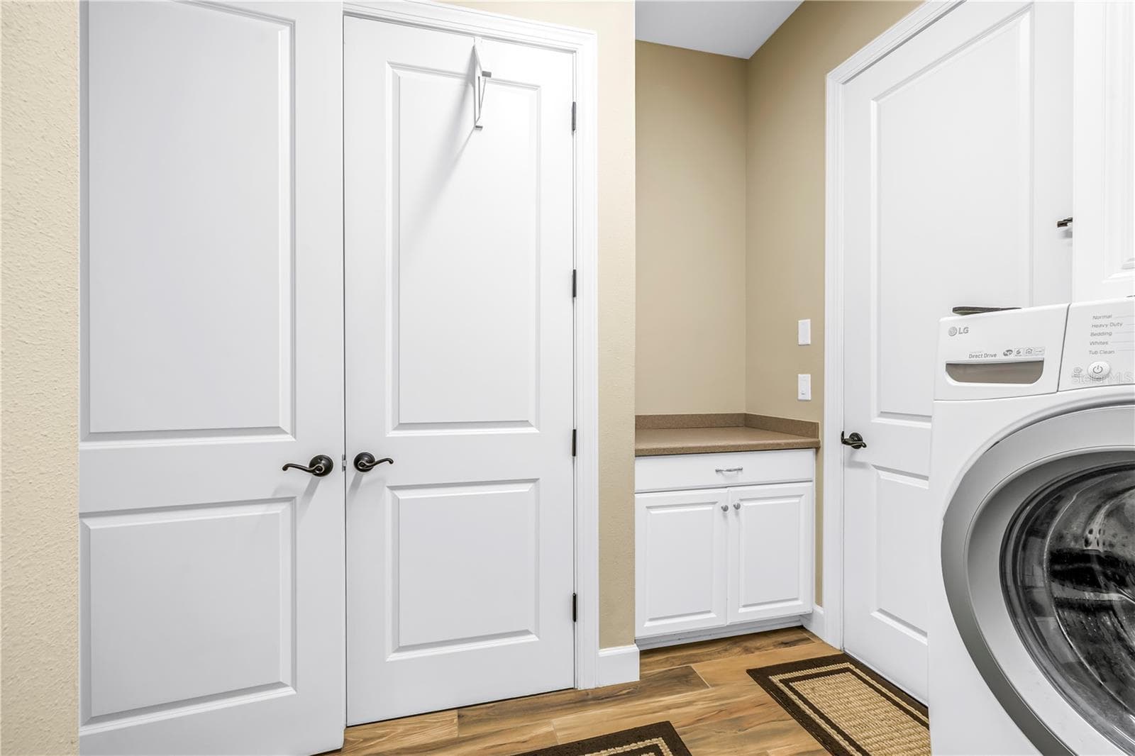 Built in Laundry Cabinets - 9912 BATCHELDER TER, PALMETTO