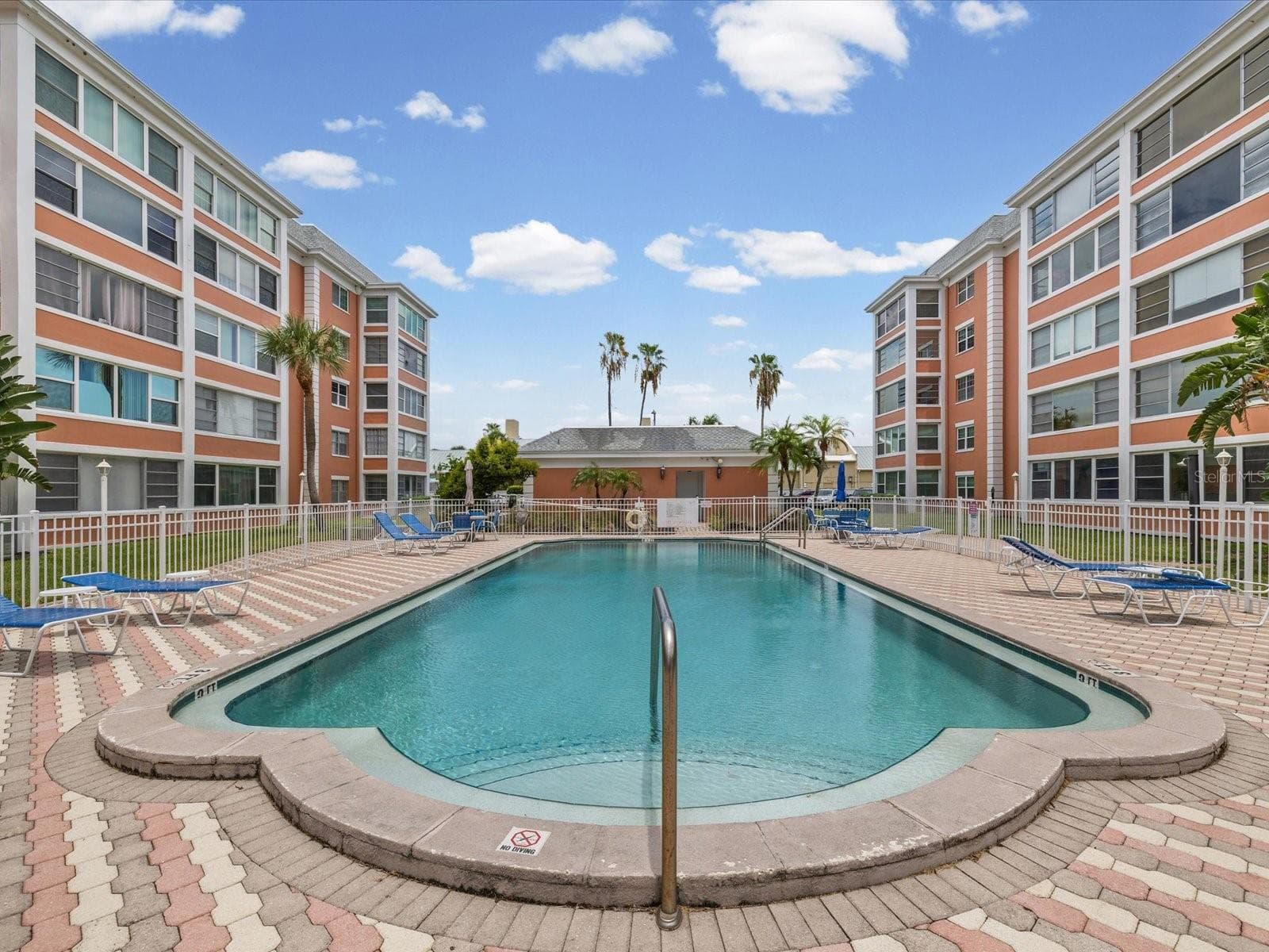 Condominium at 6800 20TH AVE N #503, ST PETERSBURG, photo 5 of 39