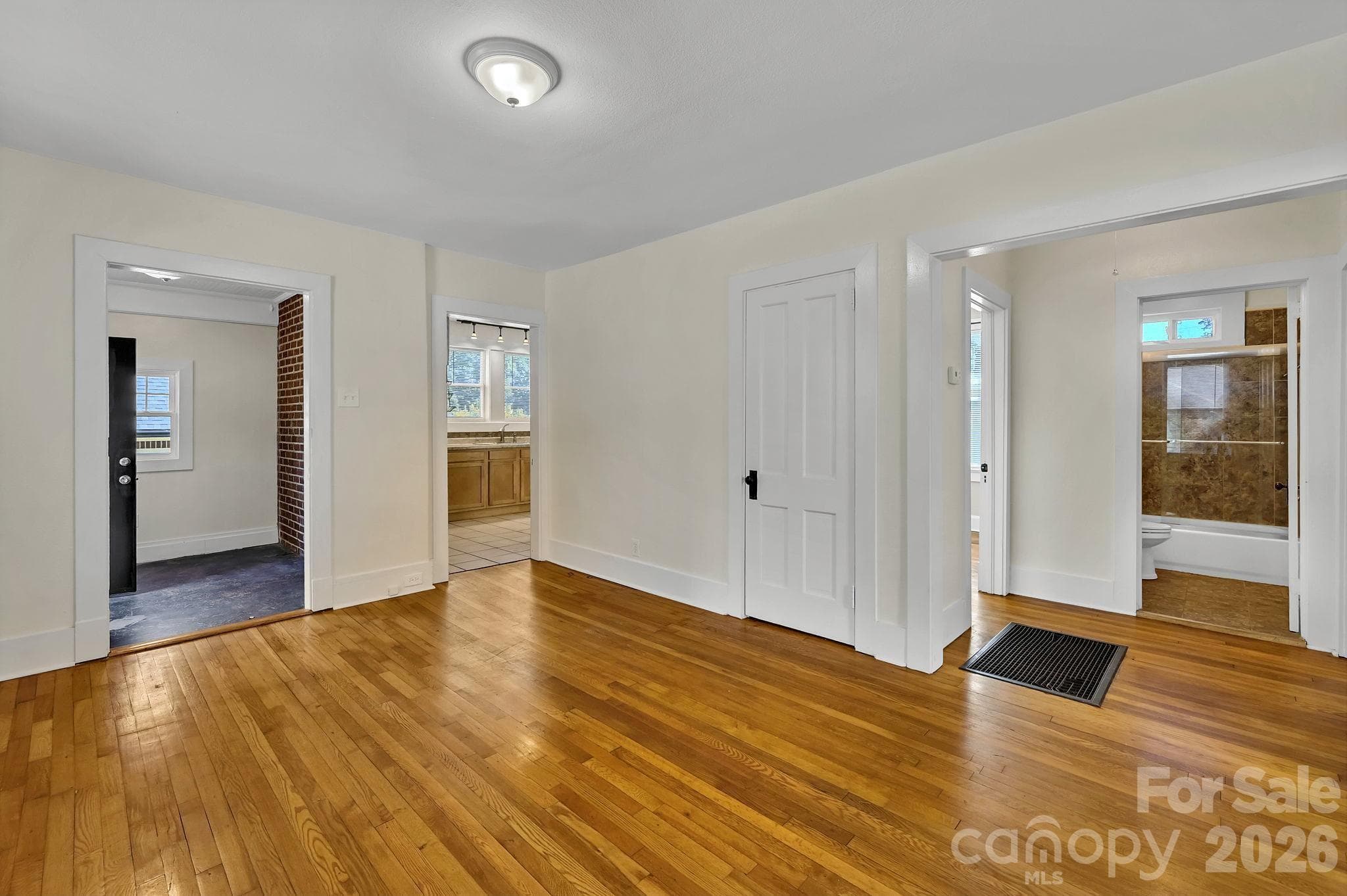 Single Family Residence at 10 Enka Oak Street, Candler, photo 15 of 31