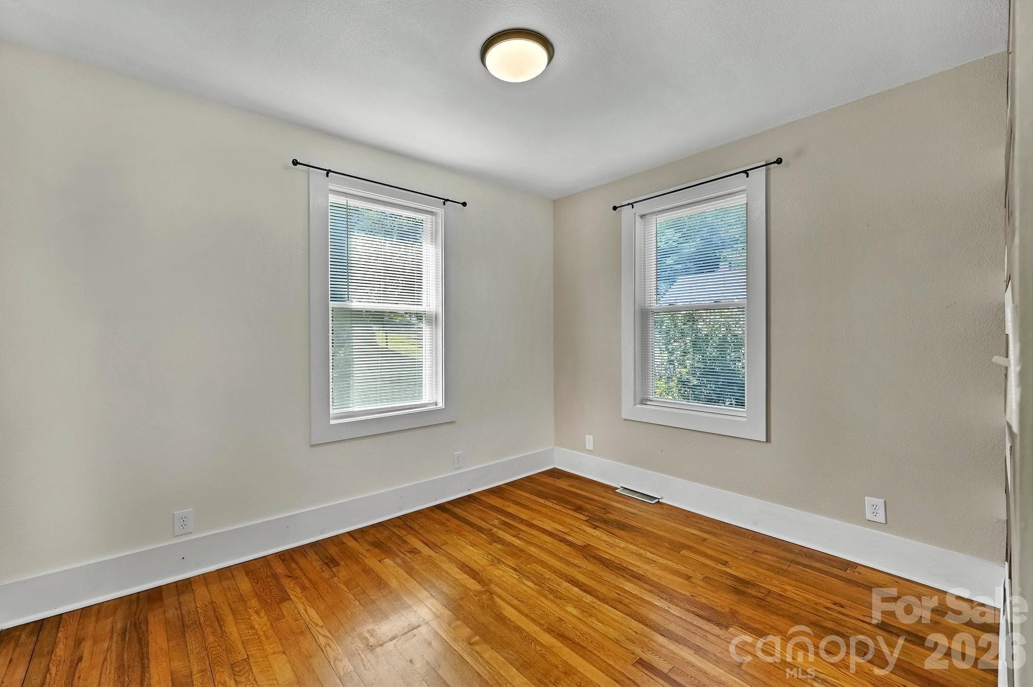 Single Family Residence at 10 Enka Oak Street, Candler, photo 20 of 31