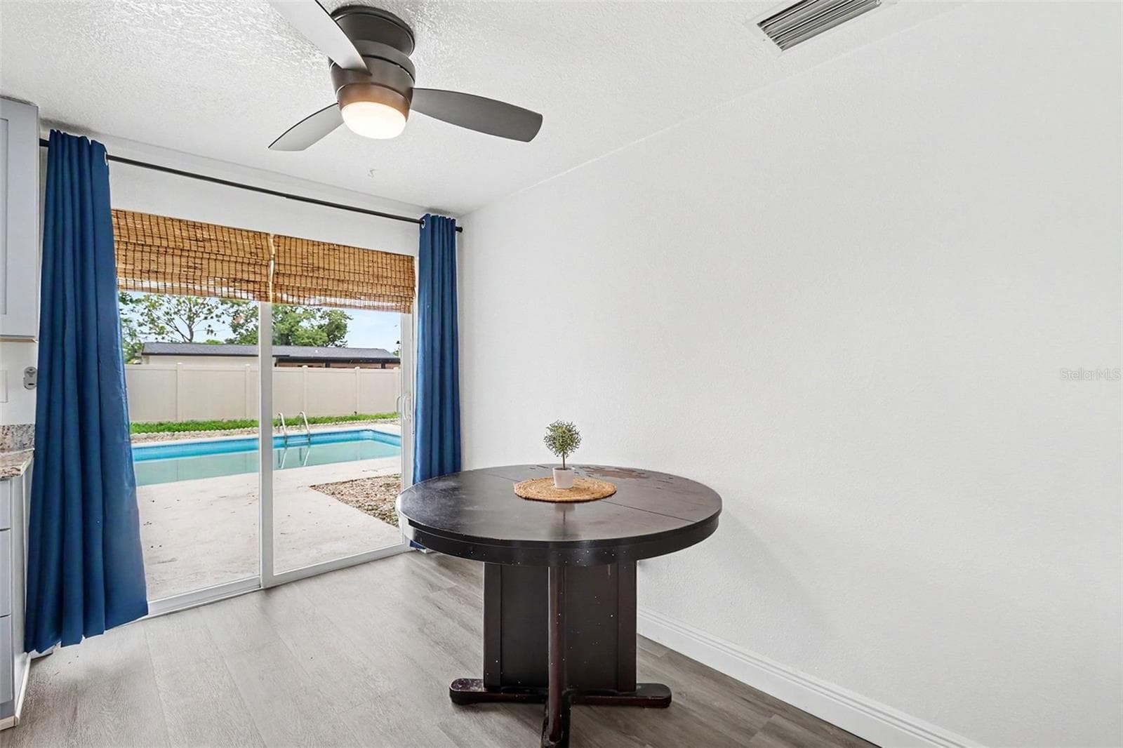 Single Family Residence at 8253 GREENLEAF CIR, TAMPA, photo 10 of 22