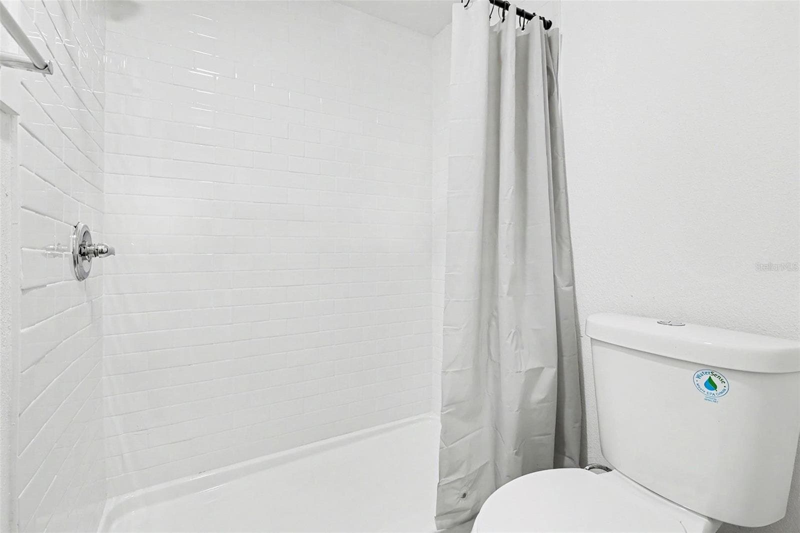Single Family Residence at 8253 GREENLEAF CIR, TAMPA, photo 15 of 22