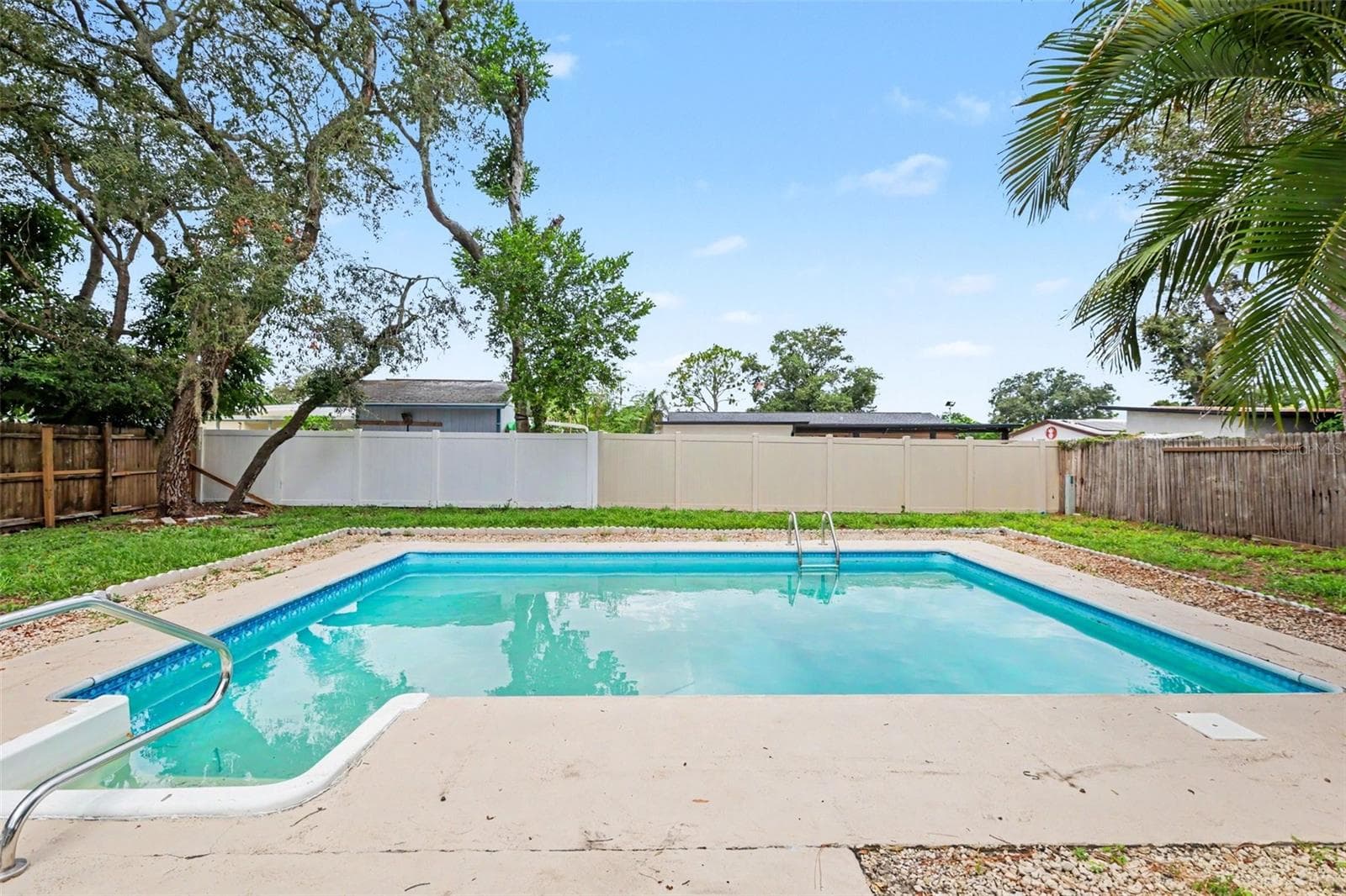 Single Family Residence at 8253 GREENLEAF CIR, TAMPA, photo 19 of 22