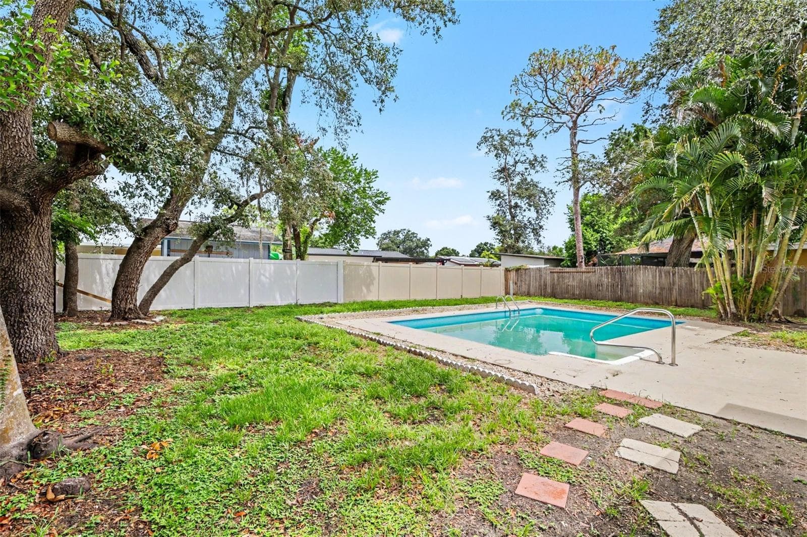 Single Family Residence at 8253 GREENLEAF CIR, TAMPA, photo 20 of 22