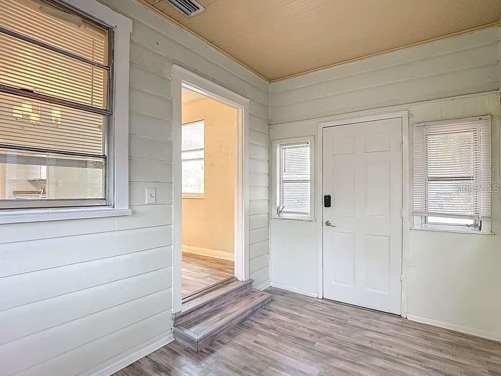 Single Family Residence at 1008 E 24TH AVE, TAMPA, photo 4 of 29