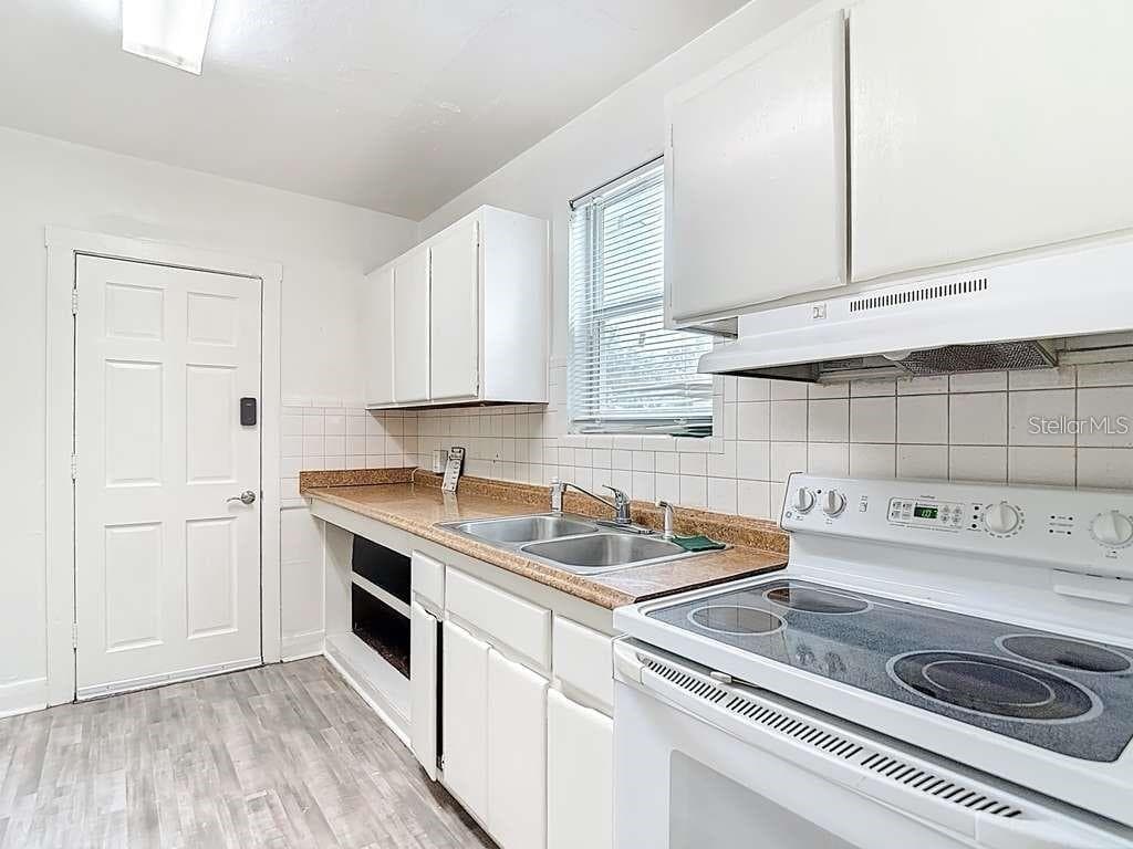 Single Family Residence at 1008 E 24TH AVE, TAMPA, photo 11 of 29