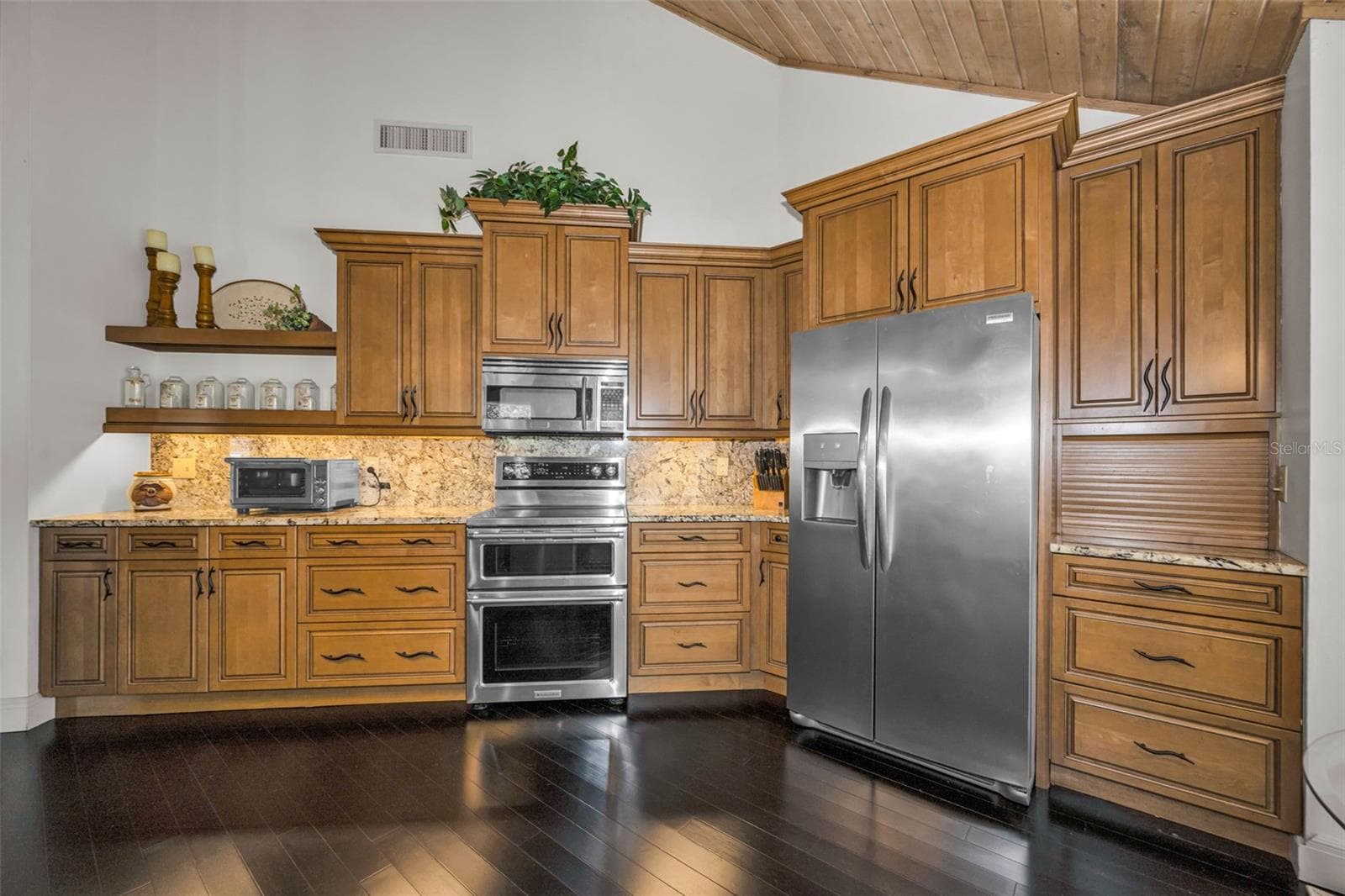 Lovely appliances, double oven, excellent storage, a kitchen to be proud of! - 10497 LONGWOOD DR, SEMINOLE