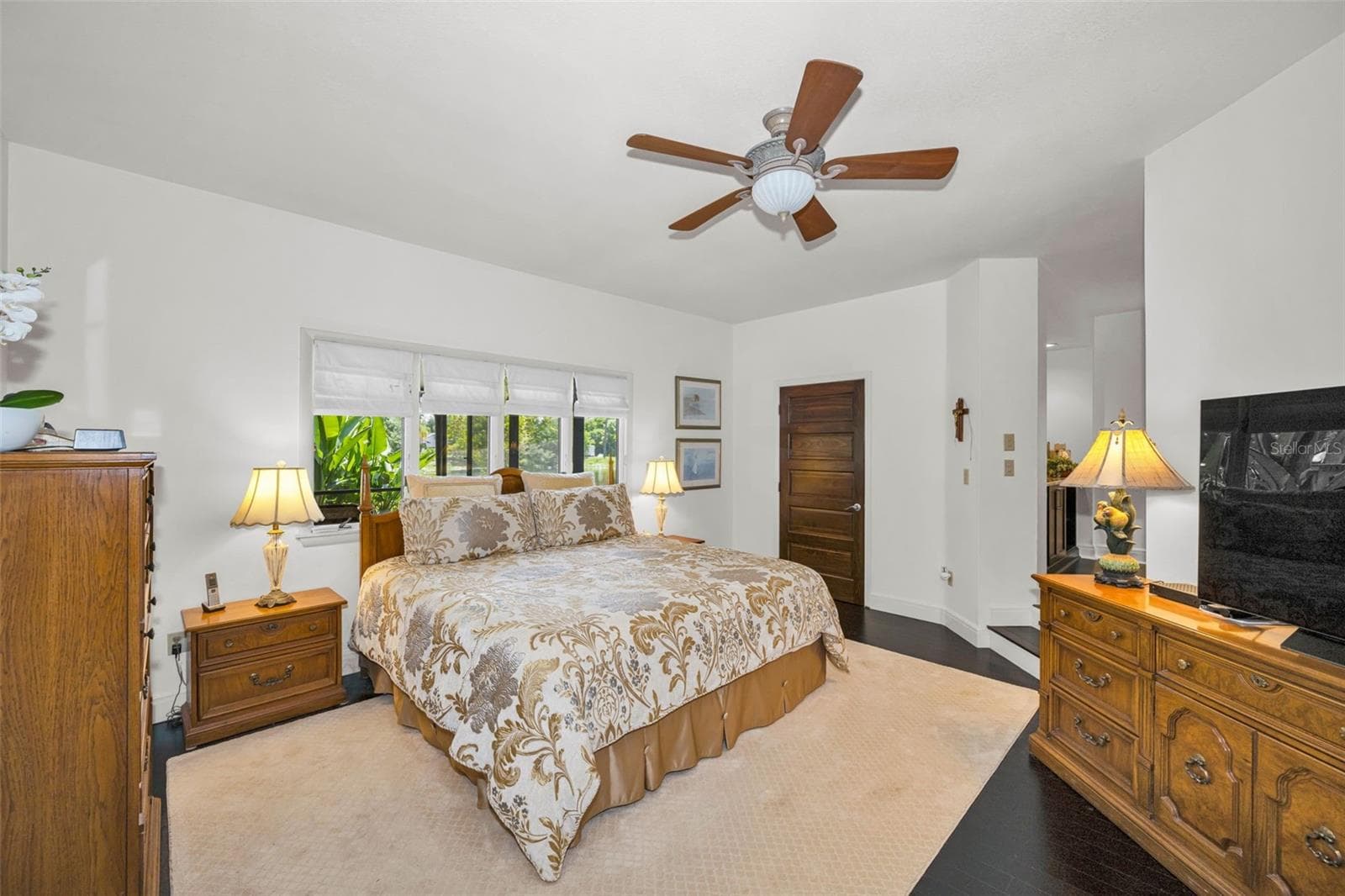 The spacious master suite has a view of the tranquil pond and can accommodate a king bed, double nightstand and dressers and has a walk in closet and a 10' closet and private sitting room. - 10497 LONGWOOD DR, SEMINOLE